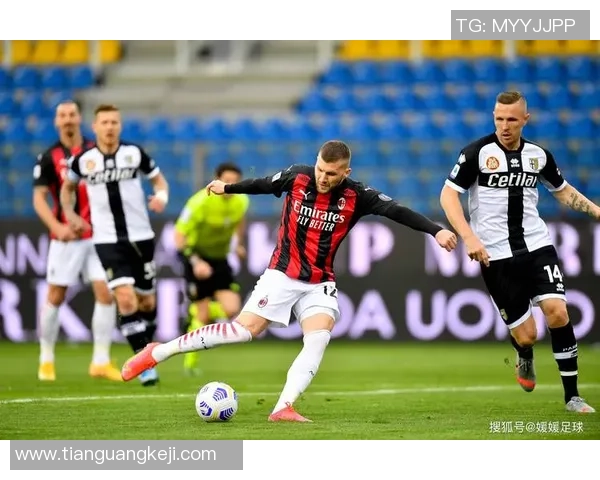 意甲惊天冷门AC米兰狂胜巴黎圣日耳曼5-0帽子戏法引发全场欢呼