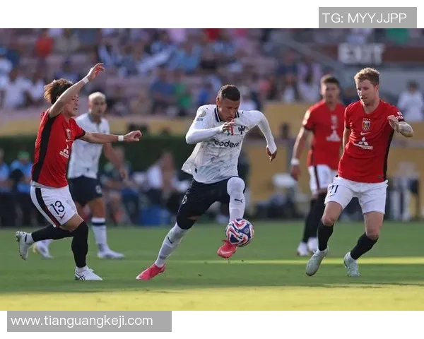 国米逆转曼联3-2晋级世界杯决赛补时绝杀点燃全场激情